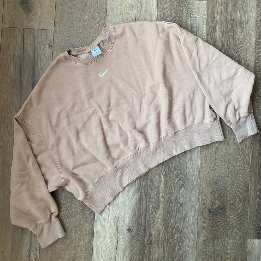 Like New! Nike Cropped Crewneck Sweatshirt